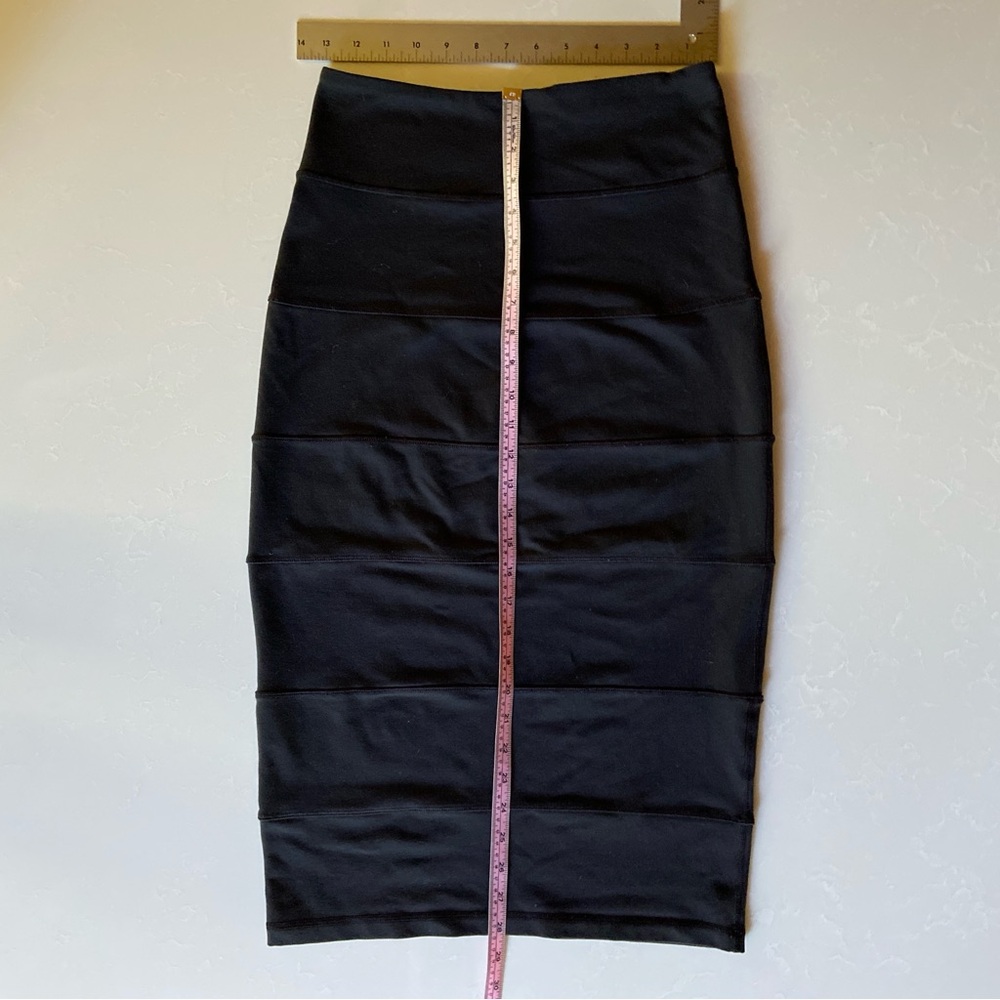 Lululemon Black Yoga Over Skirt in luon size 6 - Picture 6 of 7